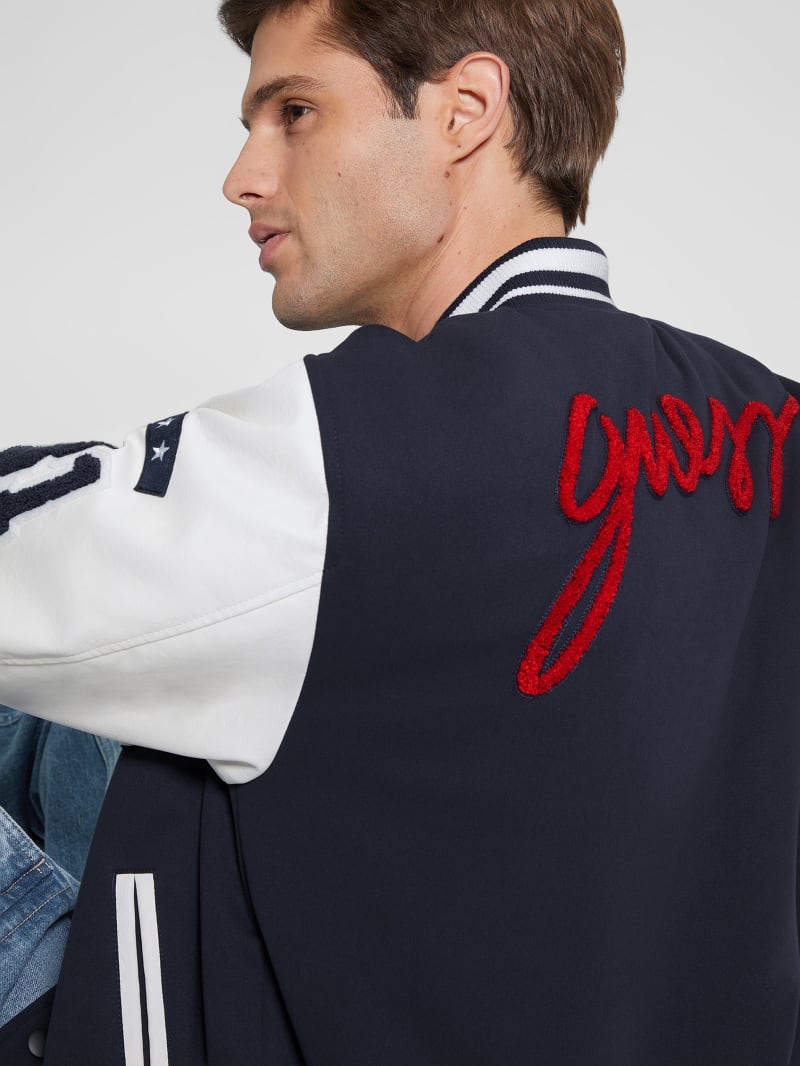Guess Bear Varsity Jacket - Bleu éLéGant Guess Bear Varsity Jacket - Bleu éLéGant