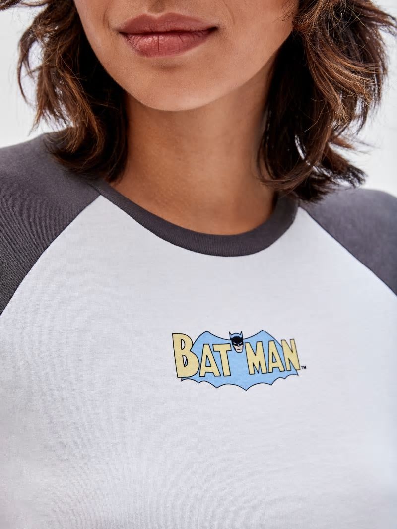 Guess GUESS Originals x Batman Raglan Cropped Baby Tee - Pure White Multi Guess GUESS Originals x Batman Raglan Cropped Baby Tee - Pure White Multi