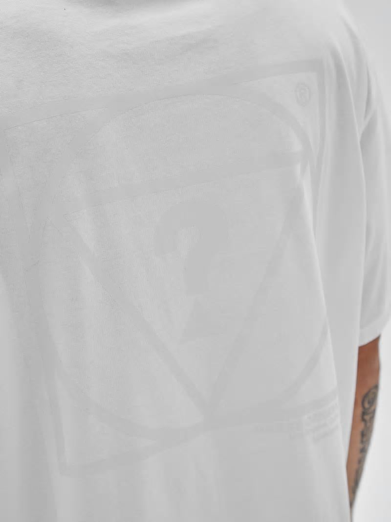 Guess GUESS Originals Triangle Logo Tee - White Peaks Guess GUESS Originals Triangle Logo Tee - White Peaks
