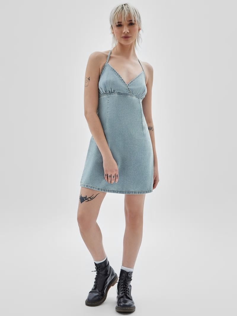 Guess GUESS Originals Vintage Denim Dress - Go Smoked Lt Wash Guess GUESS Originals Vintage Denim Dress - Go Smoked Lt Wash