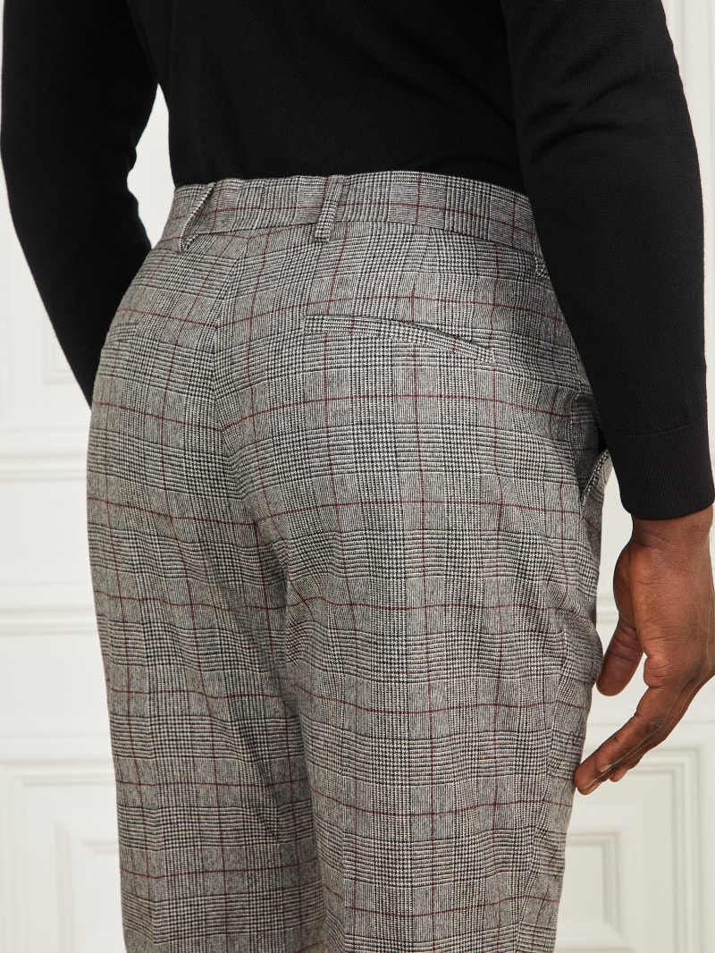Guess Roger Chino Pants - Black/White/Red Check Guess Roger Chino Pants - Black/White/Red Check