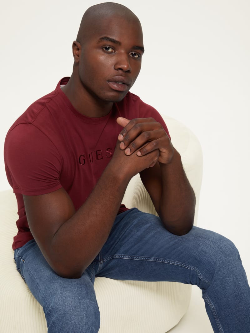 Guess Embroidered Logo Tee - Vino Guess Embroidered Logo Tee - Vino