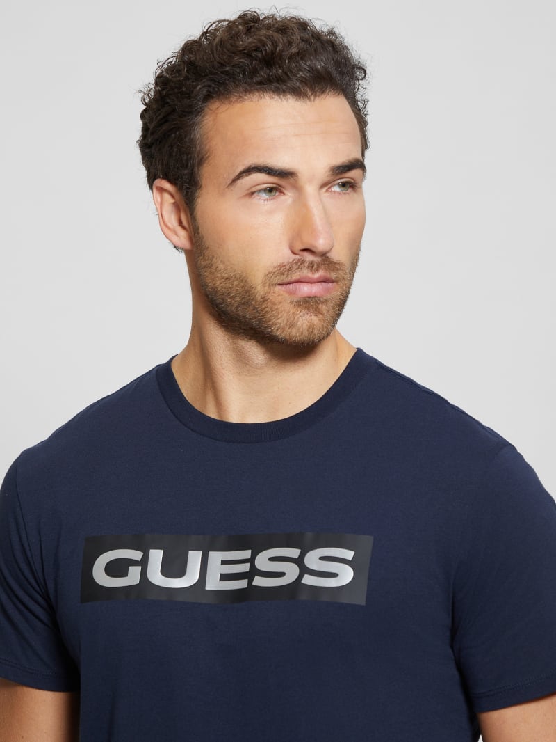Guess Metallic Signature Tee - Bleu éLéGant Guess Metallic Signature Tee - Bleu éLéGant