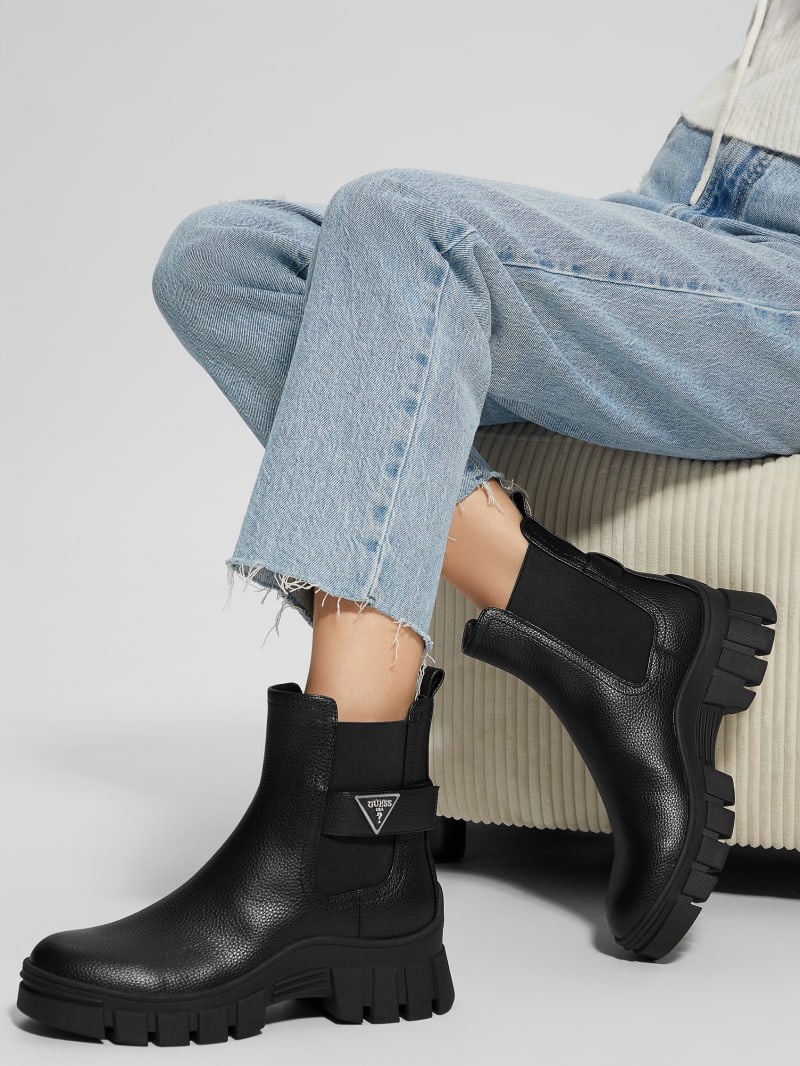 Guess Hensly Triangle Chelsea Bootie - Black 002 Guess Hensly Triangle Chelsea Bootie - Black 002