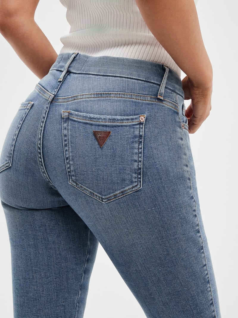 Guess Eco Power Curvy Mid-Rise Skinny Jeans - Karma Wash Guess Eco Power Curvy Mid-Rise Skinny Jeans - Karma Wash