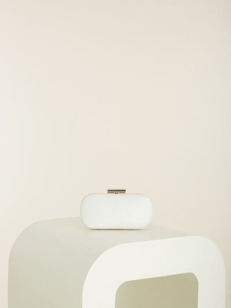 Guess Textured Clutch - Ivory Guess Textured Clutch - Ivory